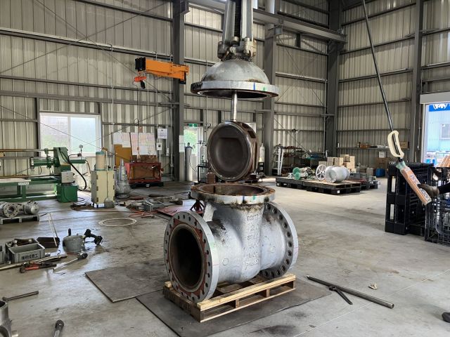 ゲート弁分解作業